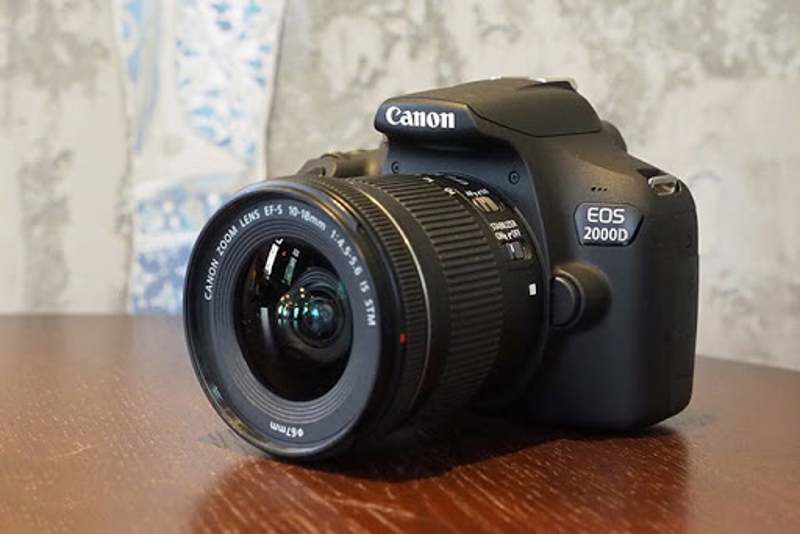 دوربین کانن مدل EOS 2000D