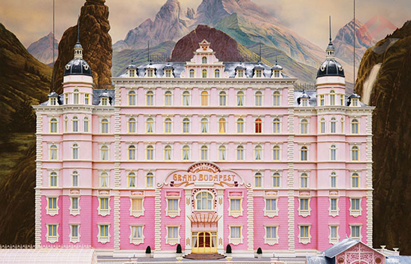 بهترین موسیقی های متن تاریخ سینما ؛ هتل بوداپست - The Grand Budapest Hotel