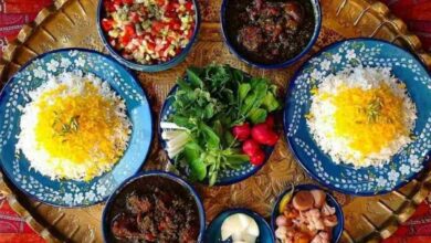 رونمایی از غذای ایرانی: از غذاهای اصلی تا نوشیدنیهای گوارا 12 رونمایی از غذای ایرانی: از غذاهای اصلی تا نوشیدنیهای گوارا