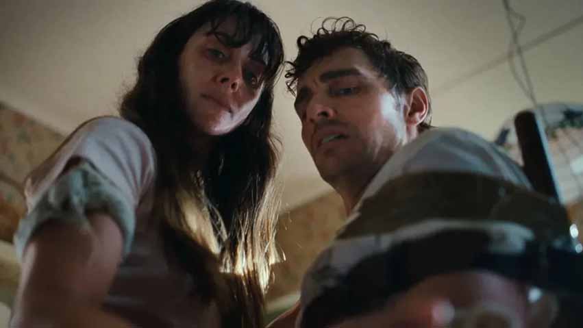 فیلم باهم - Together یکی از بهترین فیلم های ترسناک عاشقانه است