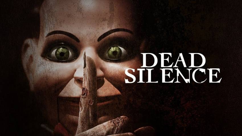 عروسک بیلی با چهره‌ای بی‌روح و هشداردهنده در فیلم سکوت مطلق – Dead Silence ظاهر می‌شود و داستانی پر از راز و وحشت را در یکی از محبوب ترین فیلم های ترسناک عروسکی به تصویر می‌کشد.