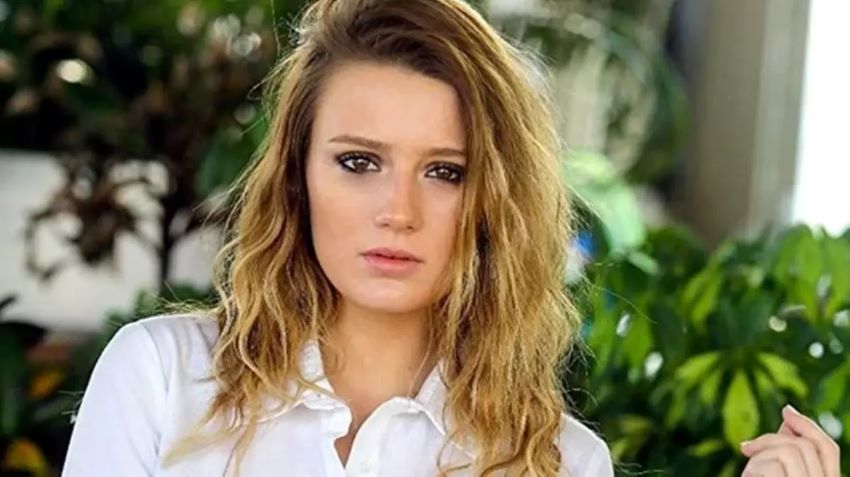 گیزم کاراچا - Gizem Karaca از بازیگران مجموعه جدید بین‌المللی بلیط یک طرفه است.