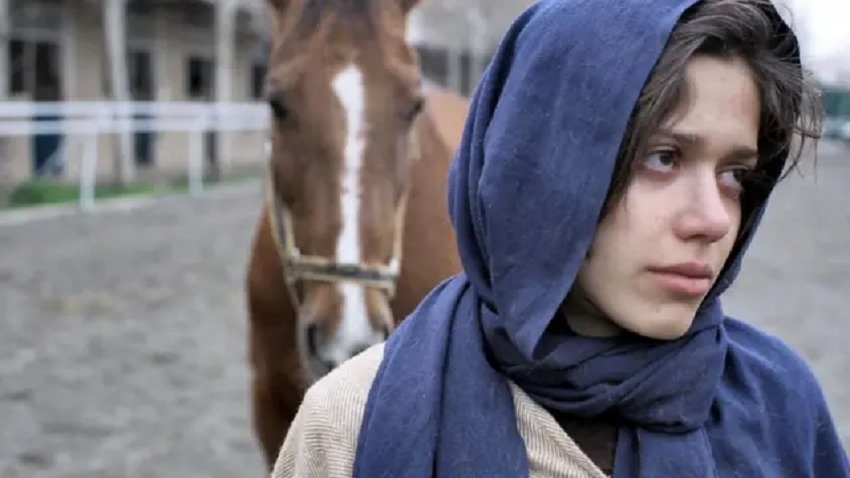 مو با روایتی جسورانه و تمایز سبک سینمایی، در لیست فیلم های ایرانی ممنوعه که در خارج ساخته شده اند قرار دارد و واکنش‌های بسیاری را برانگیخت. 