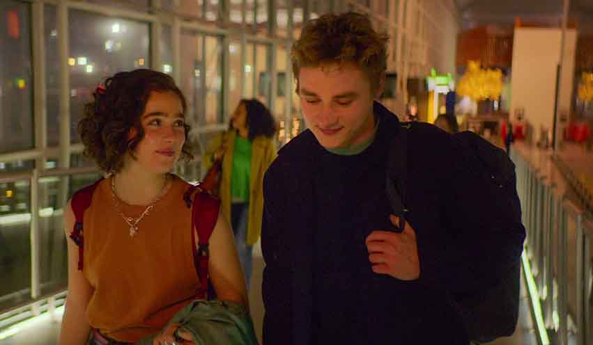 بهترین فیلم های عاشقانه نتفلیکس | 12 اثر رمانتیک Netflix 6 Love at First Sight