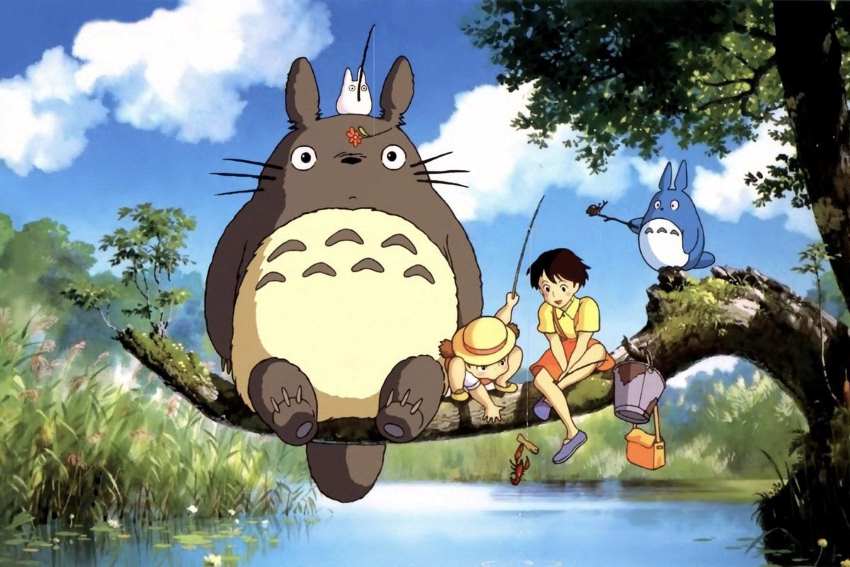 همسایه من توتورو (My Neighbor Totoro) انیمه‌ای زیبا و دلنشینی است که به طرز شگفت‌انگیزی مفهوم کودکی و ارتباط انسان با طبیعت را به تصویر می‌کشد. "همسایه من توتورو" با شخصیت توتورو، یک موجود جادویی دوست‌داشتنی، به عنوان یکی از نمادهای فرهنگی ژاپن شناخته می‌شود.