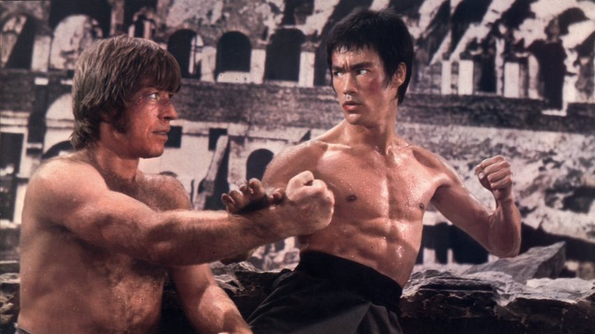 راه اژدها (The Way of the Dragon) که شاهد یکی از نمادین‌ترین نبردهای سینمایی بین بروس لی و چاک نوریس است، یکی از بهترین فیلم های رزمی چینی قدیمی محسوب می‌شود. 