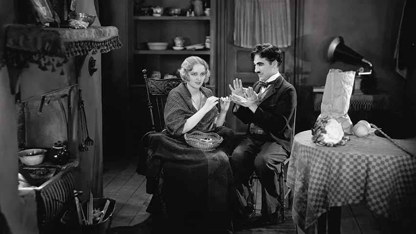 فیلم روشنایی‌های شهر یکی از برترین فیلم های IMDb است