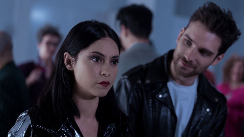 طعم گیلاس تازه – Brand New Cherry Flavor از بهترین سریال های ترسناک Netflix است که با داستانی عجیب و فضایی دارک تجربه‌ای متفاوت ارائه می‌دهد. 