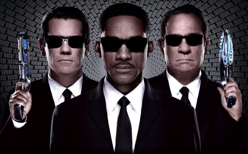مجموعه مردان سیاه‌پوش - Men in Black جزو برترین فیلم های علمی تخیلی است که باید تماشا کنید.