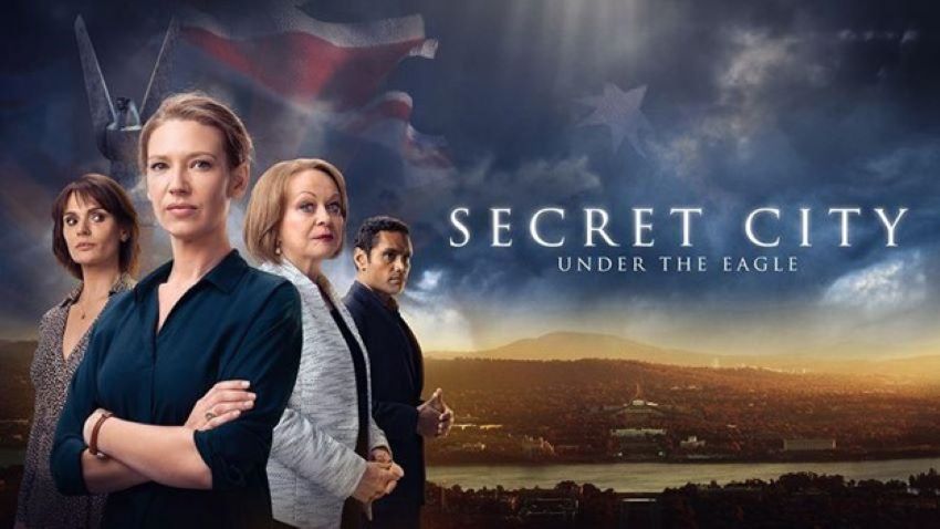 شهر مخفی – Secret City از سریال های استرالیایی برنده جایزه است که با نمایش توطئه‌های سیاسی، دنیای قدرت و فساد را افشا می‌کند. 