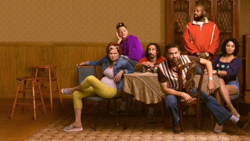 اسپرانگ – Sprung داستانی بامزه و متفاوت دارد و یکی از بهترین سریال‌های کوتاه کمدی خارجی به‌شمار می‌آید. 