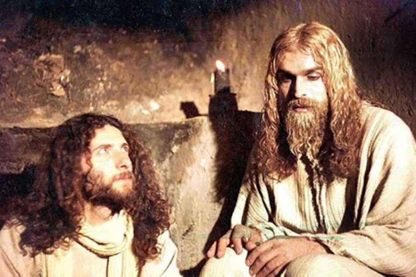 بشارت منجی با پرداختی دراماتیک به زندگی حضرت مسیح، یکی از سریال‌های ایرانی مذهبی پرمخاطب است که روایتی متفاوت از مسیحیت ارائه می‌کند. 