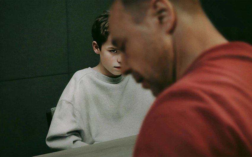 مینی سریال جنایی جدید نوجوانی – Adolescence با داستانی پرتعلیق در میان برترین سریال های کوتاه جنایی معمایی قرار دارد و تجربه‌ای متفاوت برای علاقه‌مندان این ژانر است.