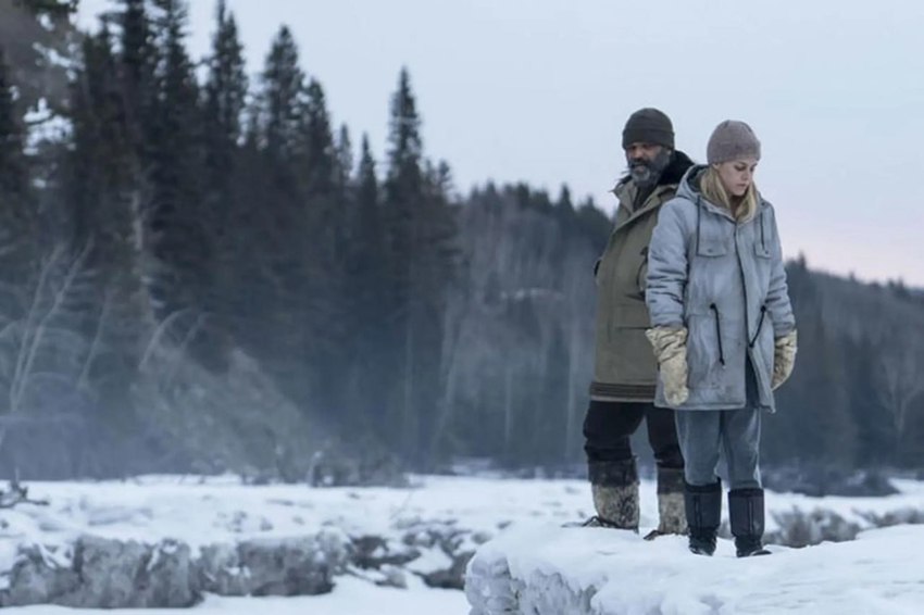 سکوت تاریکی – Hold the Dark از فیلم‌های جنایی پربازدید نتفلیکس است که با فضایی دلهره‌آور و داستانی مرموز، تجربه‌ای متفاوت ارائه می‌دهد.