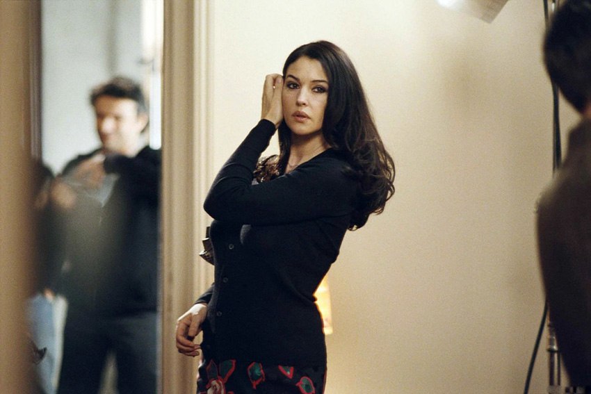 لیستی از بهترین فیلم های مونیکا بلوچی برای تماشا 9 چقدر من را دوست داری؟ – How Much Do You Love Me? از فیلمهای بهیادماندی مونیکا بلوچی در ژانر عاشقانه است. این اثر محصول سینمای فرانسه بوده و با روایت طنزآمیز و فضایی رمانتیک جایگاه ویژهای در کارنامه کاری او دارد.