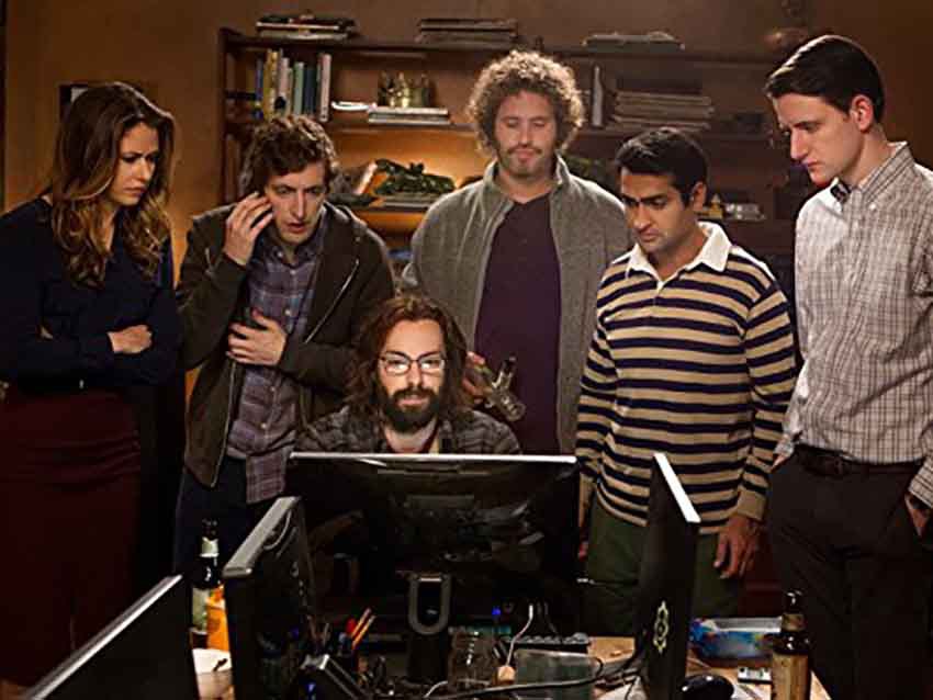 سریال سیلیکون ولی - Silicon Valley جزو بهترین سریال های الهام بخش است که مسیر پرچالش کارآفرینی در دنیای فناوری را با طنز و نوآوری روایت می‌کند.