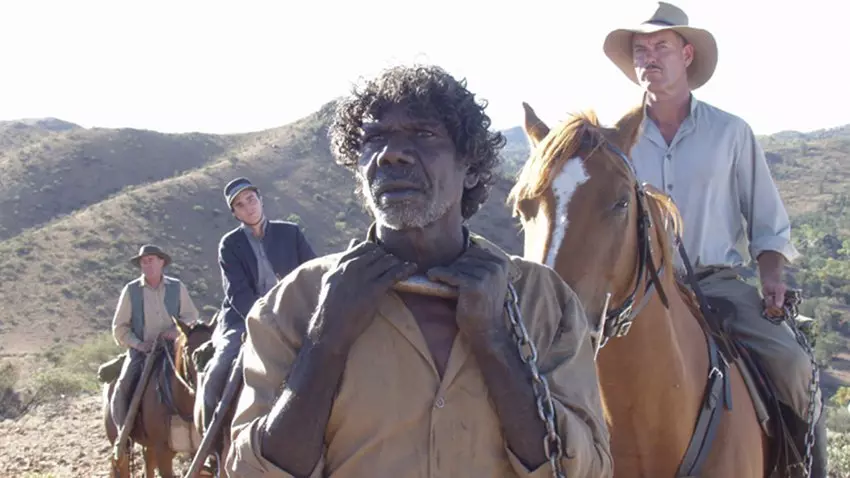 تعقیب – The Tracker در میان فیلم های وسترن ساخت استرالیا به‌خاطر داستان پرکشش و شخصیت‌پردازی پیچیده‌اش شهرت زیادی پیدا کرده است.