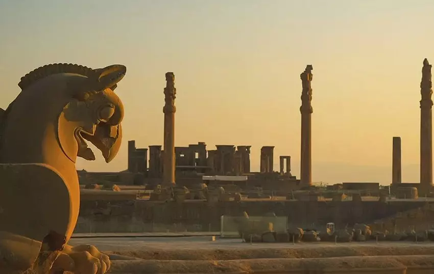 مستند های تاریخی ایرانی | از تپههای مارلیک تا بیپایان 11 امپراطوری گمشده پارس درباره اسرار یکی از کهنترین تمدنها ساخته شده و در فهرست بهترین مستند های تاریخی باستانی قرار دارد.