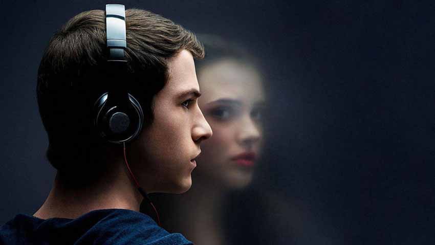 ۱۳ دلیل برای اینکه - 13 Reasons Why که دلایل خودکشی هانا بیکر و فشارهای دبیرستانی را نشان می‌دهد، جزو بهترین سریال های تینیجری نتفلیکس محسوب می‌شود.