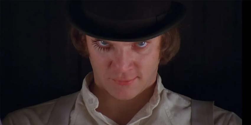 فیلم پرتقال کوکی – A Clockwork Orange از شاهکارهای استنلی کوبریک است که با نگاهی تیزبین به خشونت نوجوانان و نقد جامعه ساخته شده است.