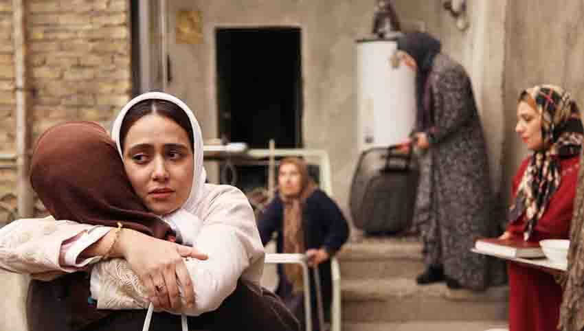ابد و یک روز جزو مهم ترین فیلم های کالت ایرانی محسوب می‌شود که داستان خانواده‌ای پرچالش در جنوب تهران را روایت می‌کند و برنده جایزه 9 سیمرغ بلورین شد.