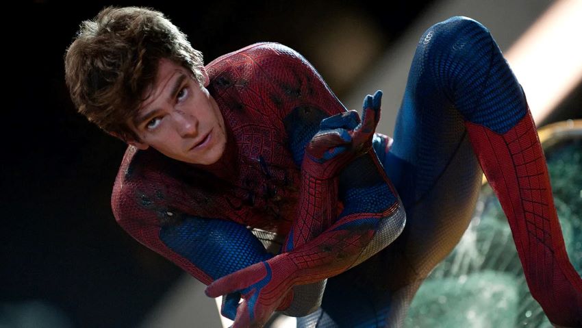 اندرو گارفیلد – Andrew Garfield از بین تمام بازیگرهای نقش اسپایدرمن با بازی احساسی خود پیتر پارکر متفاوتی را در فیلم مرد عنکبوتی ۳ به تصویر کشید.