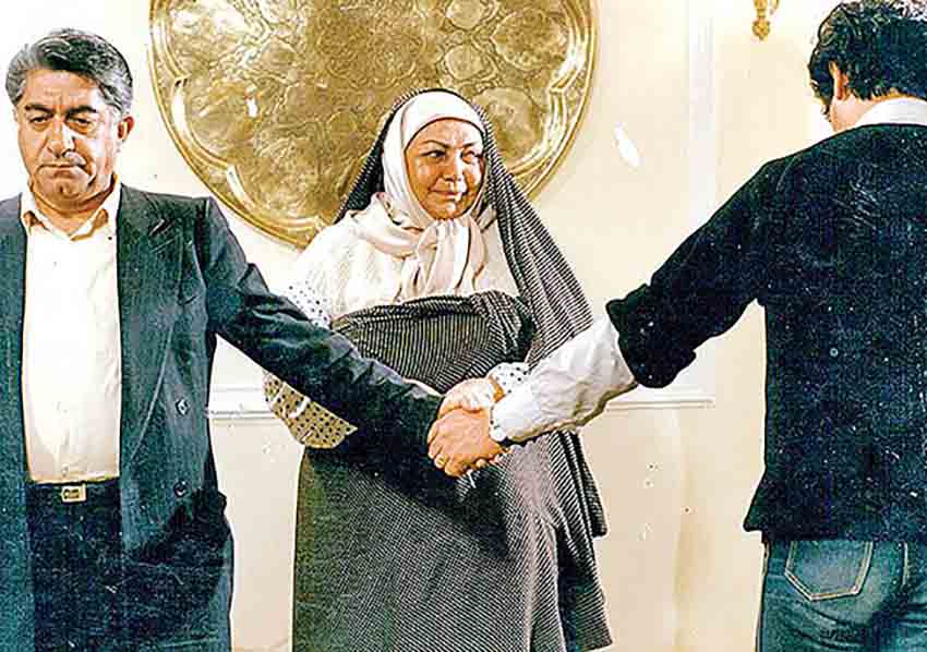 اجاره‌نشین‌ها از فیلم های کالت سینمای ایران است که با روایتی طنزآلود از زندگی مستاجران، تضادهای طبقاتی و مشکلات شهری را نشان می‌دهد.