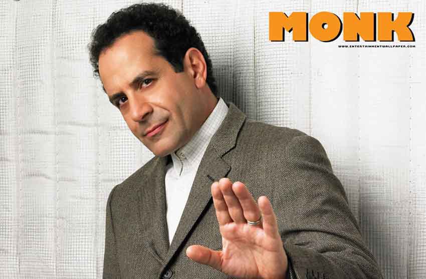 مانک – Monk از بهترین سریال‌های معمایی جنایی است که داستان کارآگاه باهوشی را روایت می‌کند که پرونده‌های پیچیده را حل می‌کند.