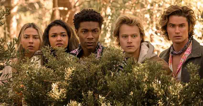 سریال اوتر بنکز - Outer Banks ماجراجویی جان بی و دوستانش برای یافتن گنج و رازهای خانوادگی را نشان می‌دهد و جزو بهترین سریال های تینیجری نتفلیکس است.