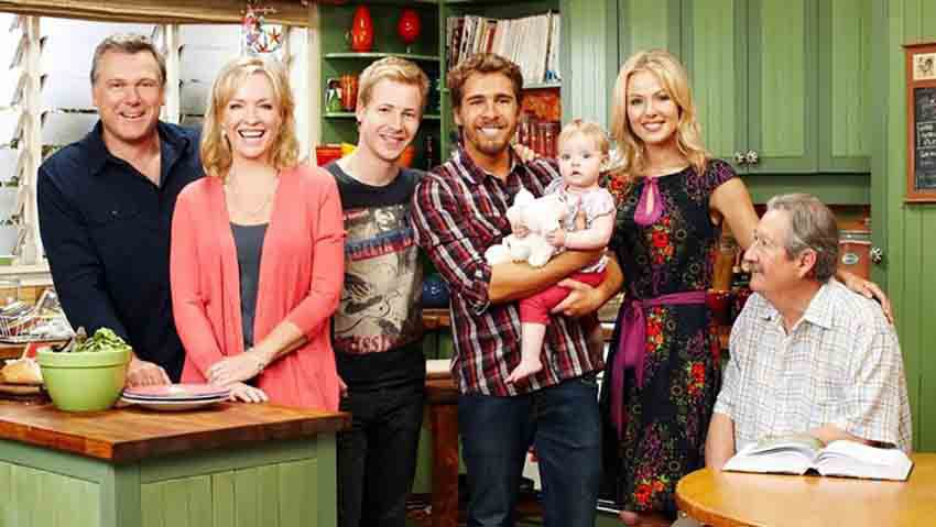 خانواده رافترز - Packed to the Rafters از بهترین سریال های استرالیایی است و داستان والدینی را روایت می‌کند که فرزندان بزرگسالشان دوباره به خانه برمی‌گردند.