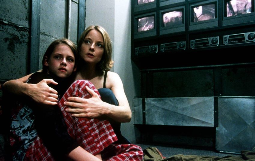 اتاق وحشت – Panic Room از برترین فیلم های David Fincher است که با نمایش محاصره یک مادر و دختر، تنش و ترس را در فضای بسته یک اتاق مخفی روایت می‌کند.