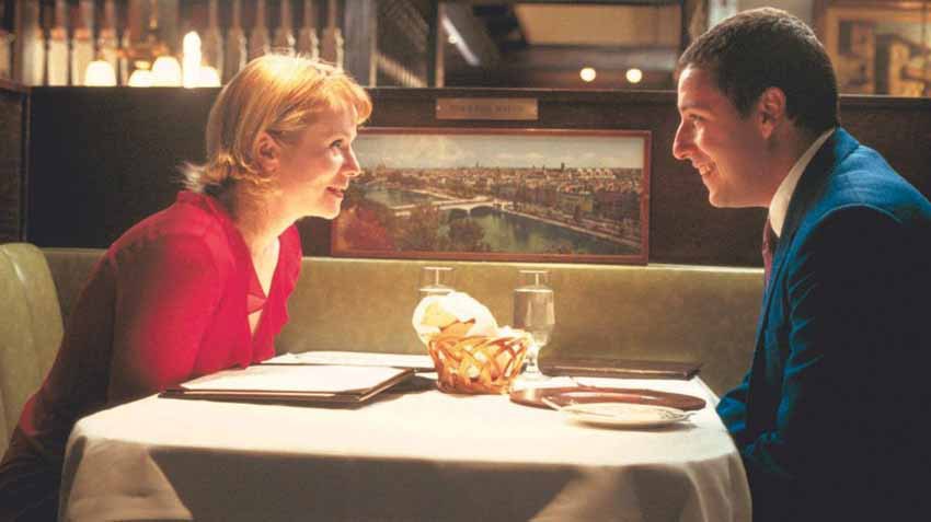 لیست بهترین فیلم های آدام سندلر که نباید از دست بدهید 13 عشق پریشان – Punch-Drunk Love یکی از بهترین فیلم های آدام سندلر است که داستان عاشقانه و چالشهای بری ایگان که مبتلا به اختلال وسواس فکرس است را نشان میدهد.