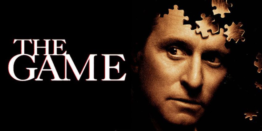 بازی – The Game از فیلم‌های خوب David Fincher، درباره مردی ثروتمند است که وارد ماجرایی پر از معما و سردرگمی می‌شود و مرز بین واقعیت و بازی را از دست می‌دهد.