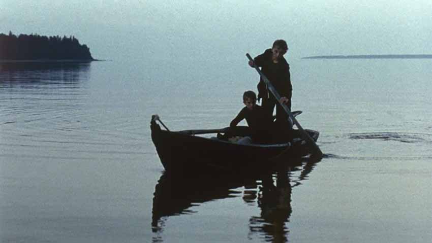 ازگشت – The Return از برترین فیلم‌های روسیه است که داستان دو پسر را نشان می‌دهد که همراه پدرشان به سفری پرخطر و سرنوشت‌ساز می‌روند.