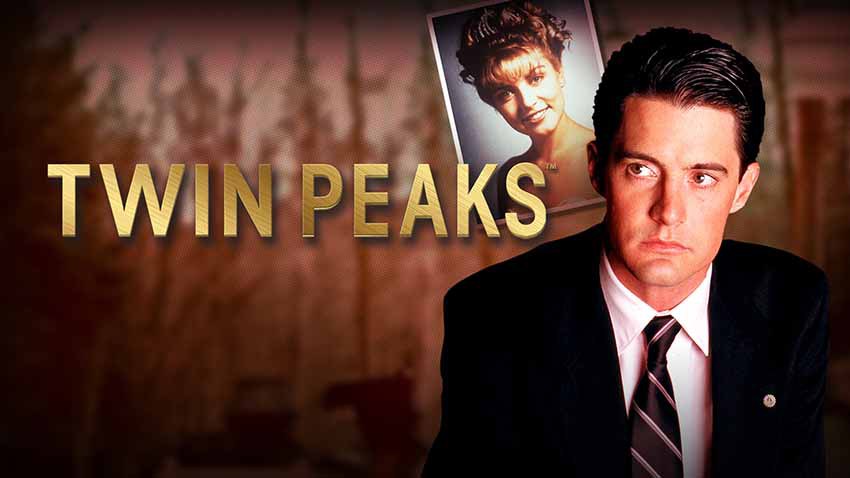 توئین پیکس – Twin Peaks از برترین سریال‌های معمایی، ماجرای کشف جسد لورا پالمر و ورود مامور اف‌بی‌آی به شهری پر رمز و راز را روایت می‌کند.