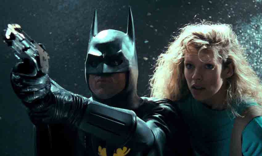 بتمن - Batman جزو بهترین فیلم های تیم برتون محسوب می‌شود و داستان بروس وین را روایت می‌کند که با مهارت و فناوری، شهر گاتهام را از دست جوکر نجات می‌دهد.