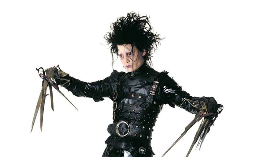 ادوارد دست‌قیچی Edward Scissorhands - داستان مردی با انگشتان قیچی است که در دنیای بیرون مهربانی و تنهایی را تجربه می‌کند و جزو بهترین فیلم‌های تیم برتون است.