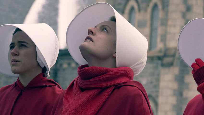بهترین سریال های مذهبی جهان، معرفی 10 اثر معروف 3 داستان ندیمه - The Handmaid’s Tale از بهترین سریال های مذهبی و فرقه ای است که موفق به کسب جوایز متعددی از جمله هشت جایزه امی و گلدن گلوب بهترین سریال درام شد.