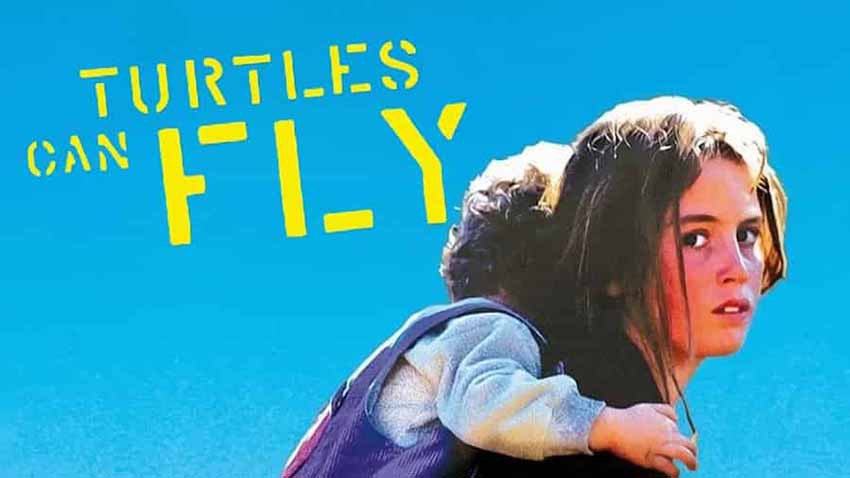 بهترین فیلم های کردی که باید تماشا کنید 4 لاکپشتها هم پرواز میکنند یکی از بهترین فیلم های کردی در ژانر جنگی و اجتماعی است که که رنج و امید کودکان کرد در دل جنگ را روایت میکند.