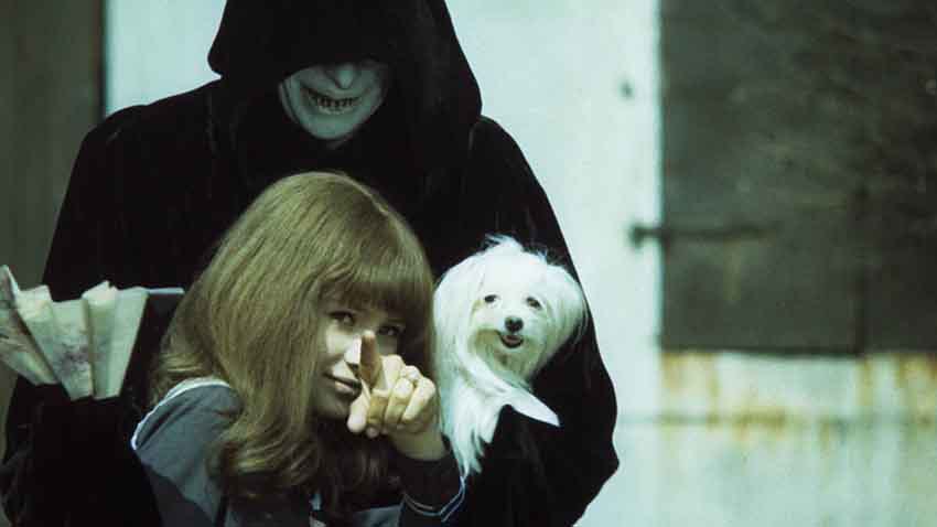 بهترین فیلم های دارک فانتزی که تجربه متفاوتی به شما میدهند 14 والری و هفته شگفتانگیزش - Valerie and Her Week of Wonders از فیلم های دارک فانتزی و درباره دختری نوجوان است که در آستانه بلوغ با دنیایی ترسناک روبرو میشود.