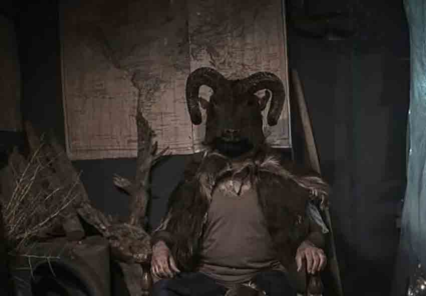 بهترین فیلم های کوتاه ایرانی؛ نگاهی به آثار درخشان سینمای کوتاه ایران 11 حیوان یکی از شاخصترین فیلم های کوتاه ایرانی است که داستان مردی را روایت میکند که برای عبور از مرز، هویت خود را تغییر میدهد.