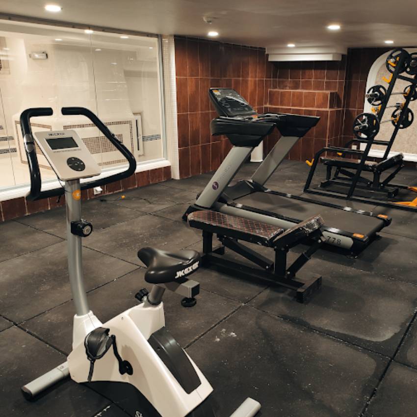 سالن ورزشی هتل امپراطور مشهد