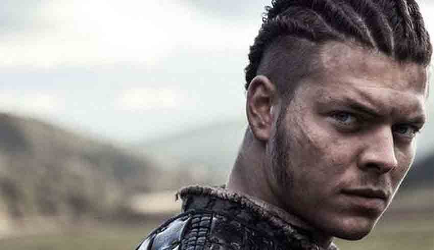 بازیگران وایکینگ ها؛ از راگنار تا لاگرتا و بیورن آیرونساید 8 آلکس هوگ آندرسن – Alex Høgh Andersen یکی از بازیگران وایکینگ ها که با نقش آیوار بدون استخوان شخصیتی تاریک و باهوش را به تصویر کشید.