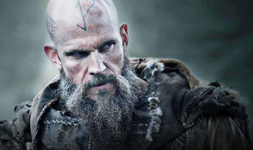 بازیگران وایکینگ ها؛ از راگنار تا لاگرتا و بیورن آیرونساید 5 گوستاف اسکارسگارد – Gustaf Skarsgård از بازیگران وایکینگها با نقش فلوکی شخصیتی غیرقابل پیشبینی و دوستداشتنی را خلق کرد.