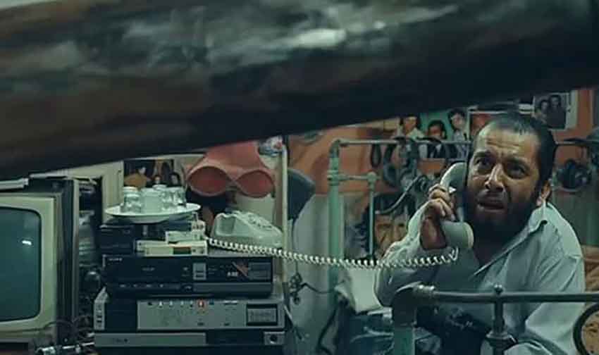 عباس جمشیدی‌فر یکی از بازیگران فیلم صددام است که نقش خشایار متعجب را بازی می‌کند و با حضور کمیک خود لحظات خنده‌دار خلق می‌کند.